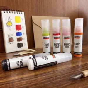 Pentart textilfesték 20 ml-es mini tégelyes kiszerelésben krémes állagú rugalmas és mosásálló vízbázisú szövetfesték részletgazdag ruha- és táskadekorációk készítéséhez
