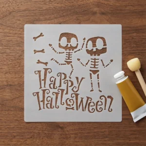 FN-DECO Media Stencil No 049 Happy Halloween és csontvázak 14,5x14,5 cm-es méretben 0,2 mm vastag áttetsző rugalmas mosható műanyag Mixed Media sablon halloweeni felirattal és táncoló csontvázakkal
